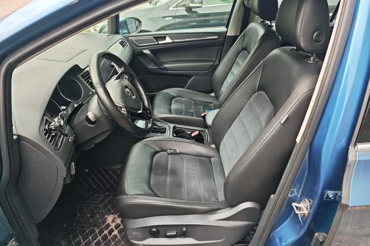 Used Volkswagen Golf Sportsvan 2016 280TSI Automatic Luxury Model Left Front Seat