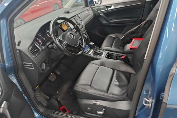 Used Volkswagen Golf Sportsvan 2016 230TSI Automatic Trend Edition Left Front Seat