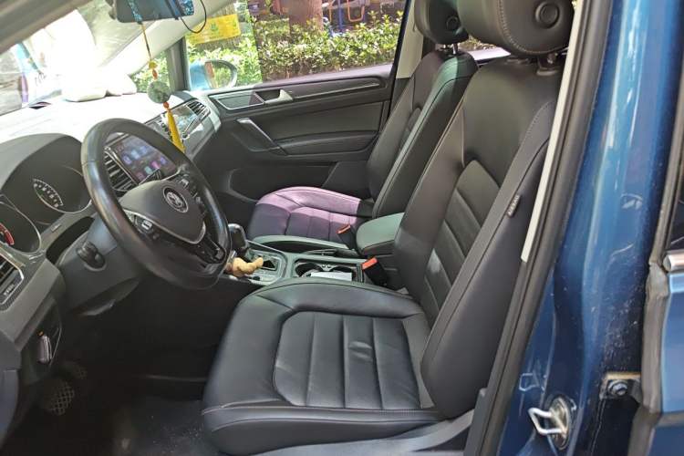 Used Volkswagen Golf Sportsvan 2016 230TSI Automatic Luxury Version Left Front Seat
