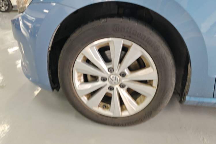 Used Volkswagen Golf Sportsvan 2016 230TSI Automatic Trend Edition Left Front Wheel Hub
