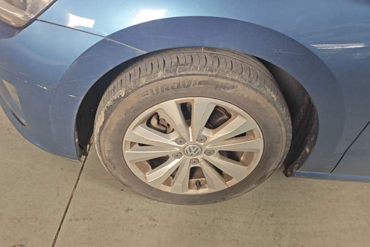 Used Volkswagen Golf Sportsvan 2016 230TSI Automatic Trend Edition Left Front Wheel Hub