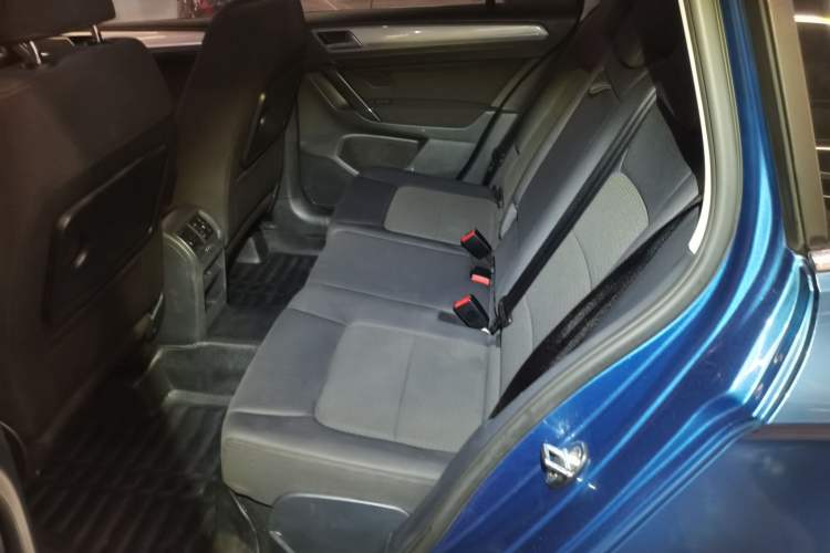 Used Volkswagen Golf Sportsvan 2016 230TSI Automatic Trend Edition Left Rear Seat