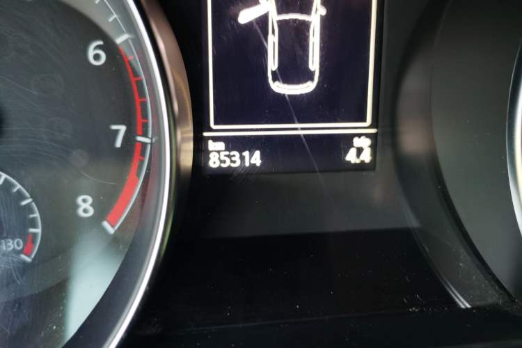 Used Volkswagen Golf Sportsvan 2016 230TSI Manual Entry-Level Trim Odometer Close Up
