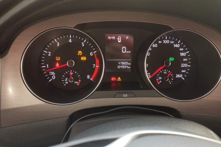 Used Volkswagen Golf Sportsvan 2016 1.6L Automatic Comfort Model Odometer Close Up