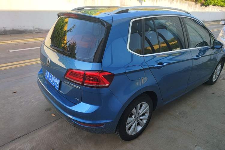 Used Volkswagen Golf Sportsvan 2016 230TSI Automatic Trend Edition Rear Right 45 Deg