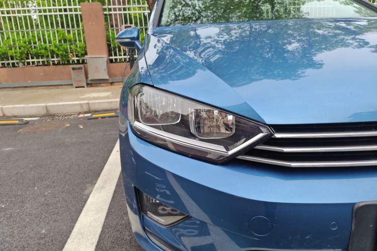 Used Volkswagen Golf Sportsvan 2016 280TSI Automatic Luxury Model Right Front Headlight