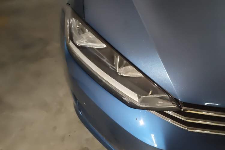 Used Volkswagen Golf Sportsvan 2016 230TSI Automatic Luxury Version Right Front Headlight