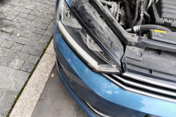 Used Volkswagen Golf Sportsvan 2016 230TSI Automatic Trend Edition Right Front Headlight