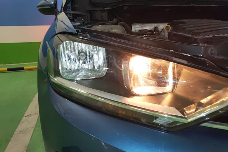 Used Volkswagen Golf Sportsvan 2016 1.6L Automatic Comfort Model Right Front Headlight