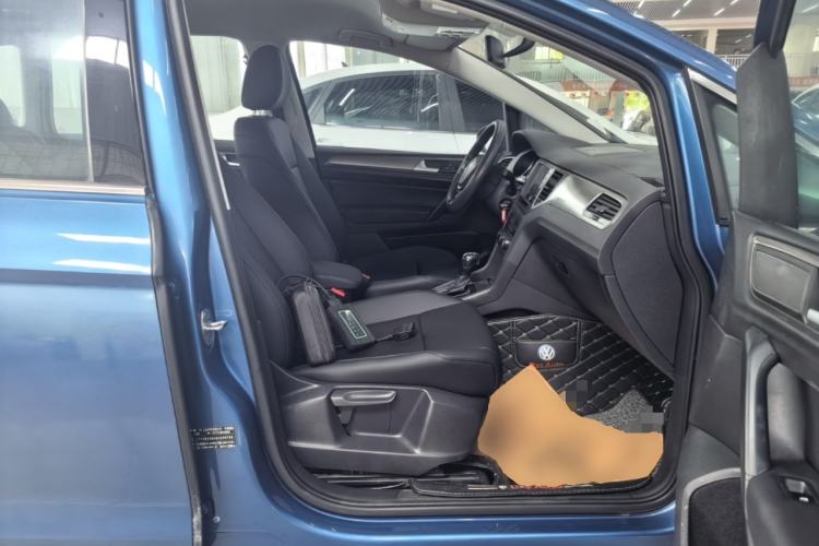 Used Volkswagen Golf Sportsvan 2016 1.6L Automatic Comfort Model Right Front Seat