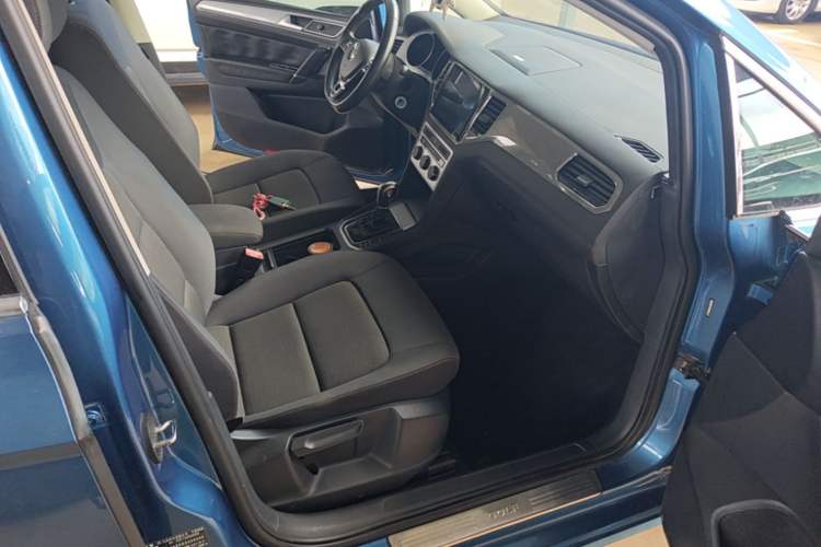 Used Volkswagen Golf Sportsvan 2016 230TSI Automatic Trend Edition Right Front Seat