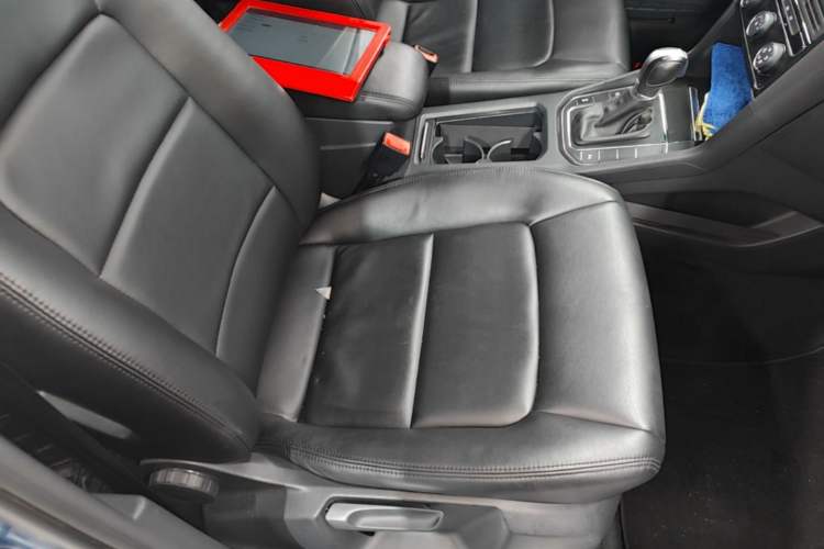 Used Volkswagen Golf Sportsvan 2016 230TSI Automatic Trend Edition Right Front Seat