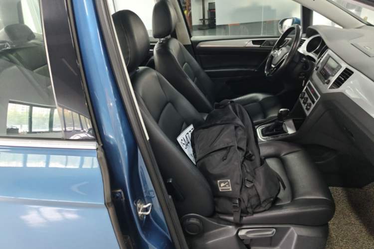 Used Volkswagen Golf Sportsvan 2016 230TSI Automatic Trend Edition Right Front Seat