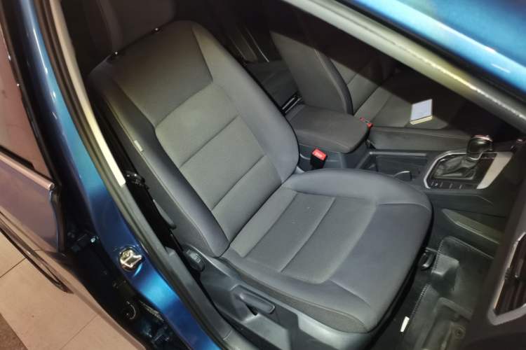 Used Volkswagen Golf Sportsvan 2016 230TSI Automatic Trend Edition Right Front Seat