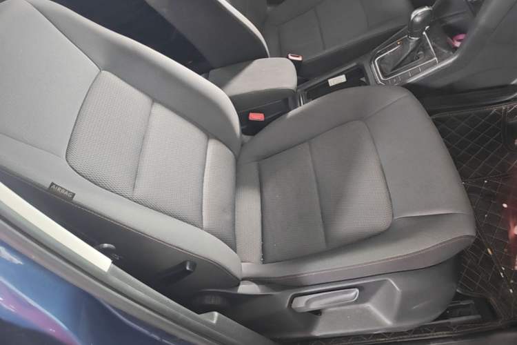 Used Volkswagen Golf Sportsvan 2016 230TSI Automatic Trend Edition Right Front Seat