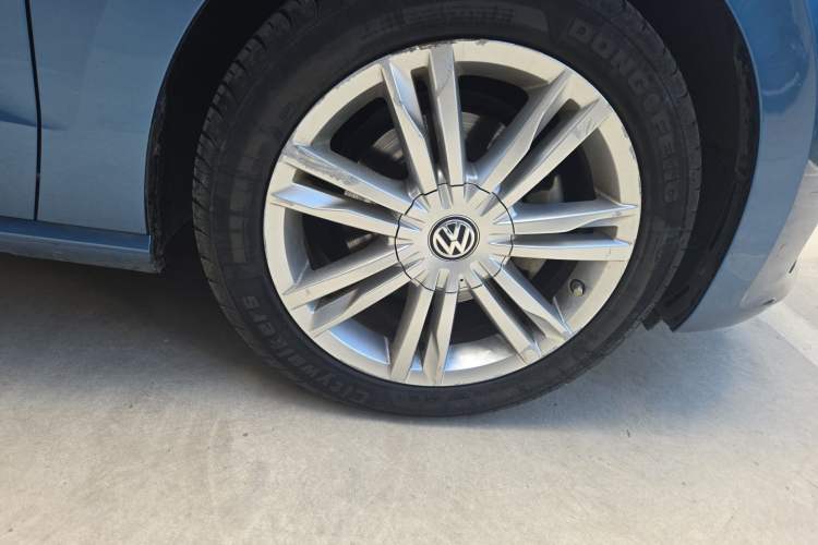 Used Volkswagen Golf Sportsvan 2016 280TSI Automatic Flagship Model Right Front Wheel Hub