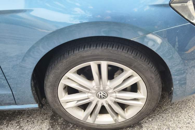 Used Volkswagen Golf Sportsvan 2016 280TSI Automatic Flagship Model Right Front Wheel Hub