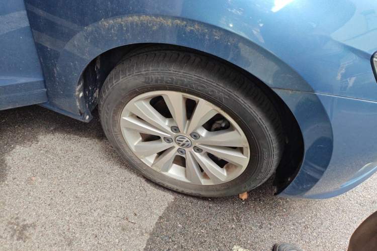 Used Volkswagen Golf Sportsvan 2016 230TSI Automatic Trend Edition Right Front Wheel Hub