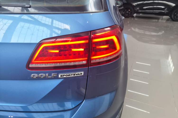 Used Volkswagen Golf Sportsvan 2016 1.6L Automatic Comfort Model Right Rear Taillight