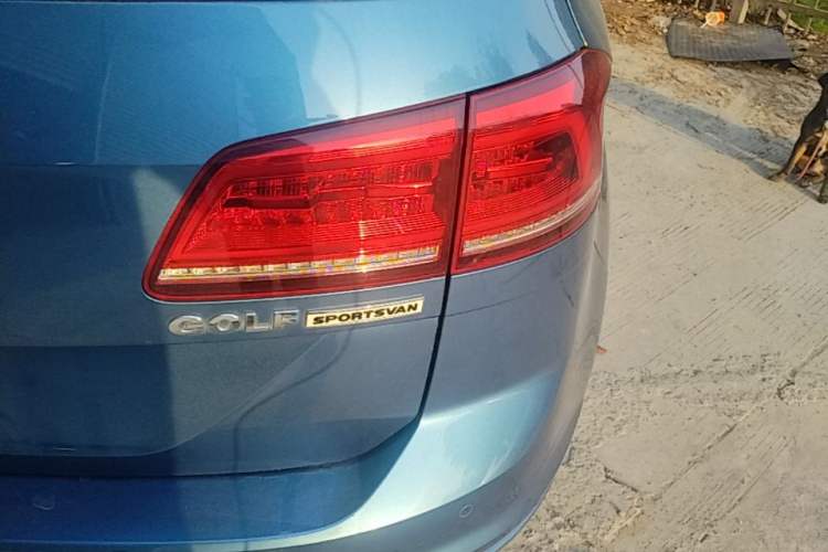 Used Volkswagen Golf Sportsvan 2016 1.6L Automatic Comfort Model Right Rear Taillight