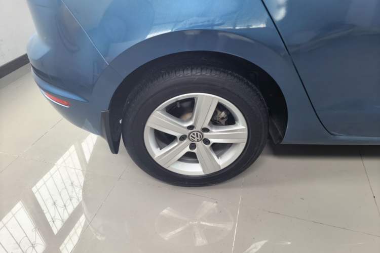 Used Volkswagen Golf Sportsvan 2016 1.6L Automatic Comfort Model Right Rear Wheel Hub