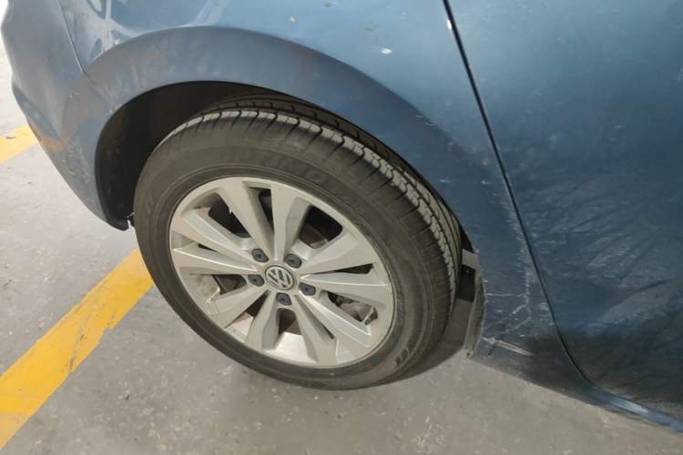 Used Volkswagen Golf Sportsvan 2016 230TSI Automatic Trend Edition Right Rear Wheel Hub