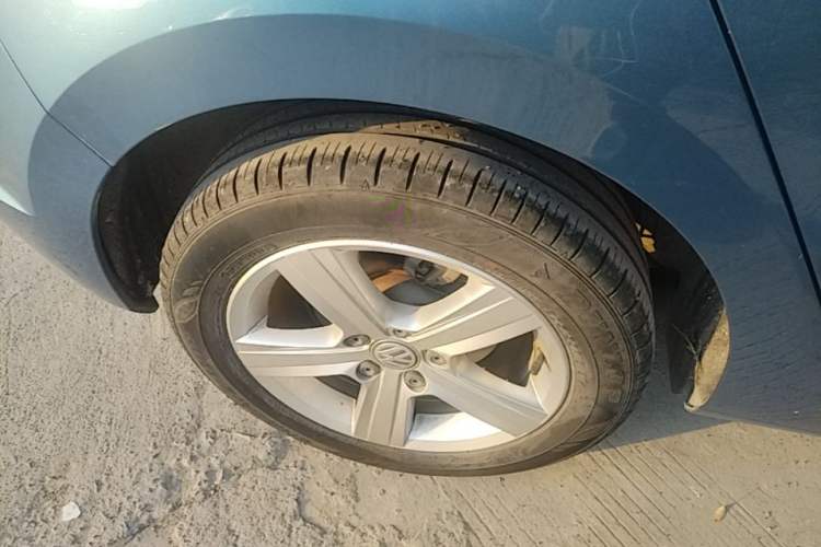 Used Volkswagen Golf Sportsvan 2016 1.6L Automatic Comfort Model Right Rear Wheel Hub