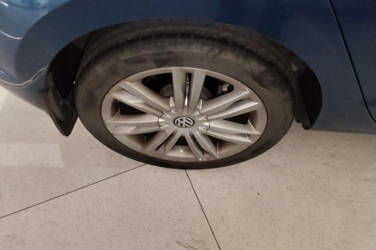 Used Volkswagen Golf Sportsvan 2016 230TSI Automatic Luxury Version Right Rear Wheel Hub