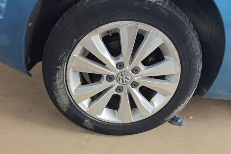 Used Volkswagen Golf Sportsvan 2016 230TSI Automatic Trend Edition Right Rear Wheel Hub