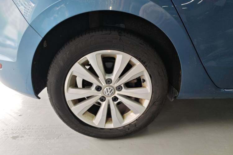 Used Volkswagen Golf Sportsvan 2016 230TSI Automatic Trend Edition Right Rear Wheel Hub