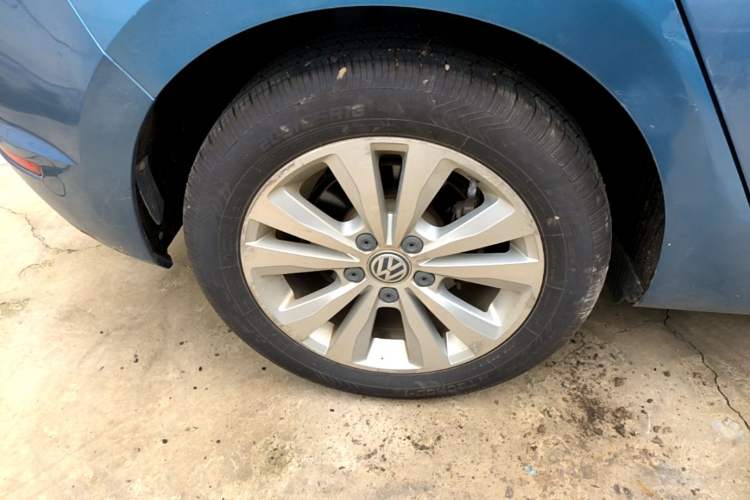 Used Volkswagen Golf Sportsvan 2016 230TSI Automatic Trend Edition Right Rear Wheel Hub