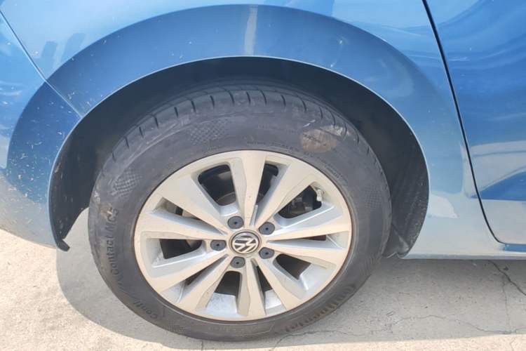Used Volkswagen Golf Sportsvan 2016 230TSI Automatic Trend Edition Right Rear Wheel Hub