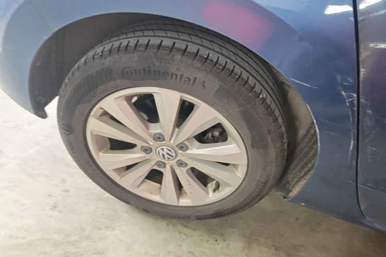Used Volkswagen Golf Sportsvan 2016 230TSI Automatic Trend Edition Right Rear Wheel Hub