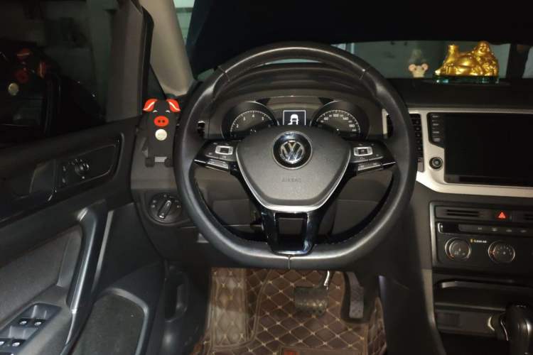 Used Volkswagen Golf Sportsvan 2016 230TSI Automatic Trend Edition Steering Wheel
