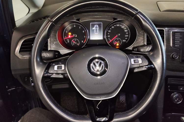 Used Volkswagen Golf Sportsvan 2016 230TSI Automatic Luxury Version Steering Wheel
