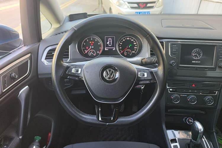 Used Volkswagen Golf Sportsvan 2016 230TSI Automatic Trend Edition Steering Wheel