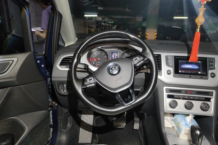 Used Volkswagen Golf Sportsvan 2016 230TSI Automatic Trend Edition Steering Wheel