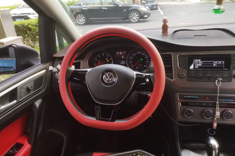 Used Volkswagen Golf Sportsvan 2016 1.6L Automatic Comfort Model Steering Wheel