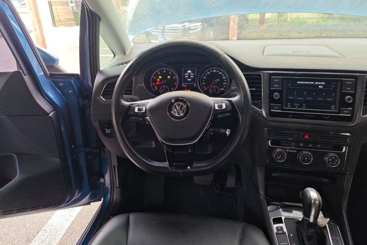 Used Volkswagen Golf Sportsvan 2016 230TSI Automatic Trend Edition Steering Wheel