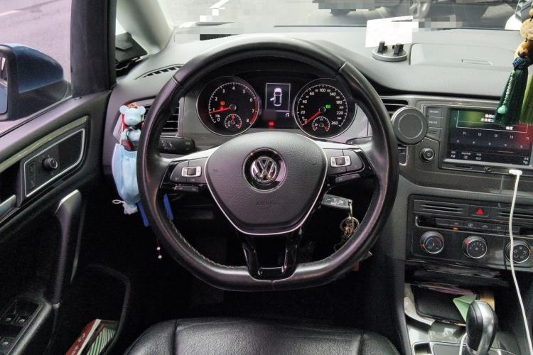 Used Volkswagen Golf Sportsvan 2016 230TSI Automatic Trend Edition Steering Wheel