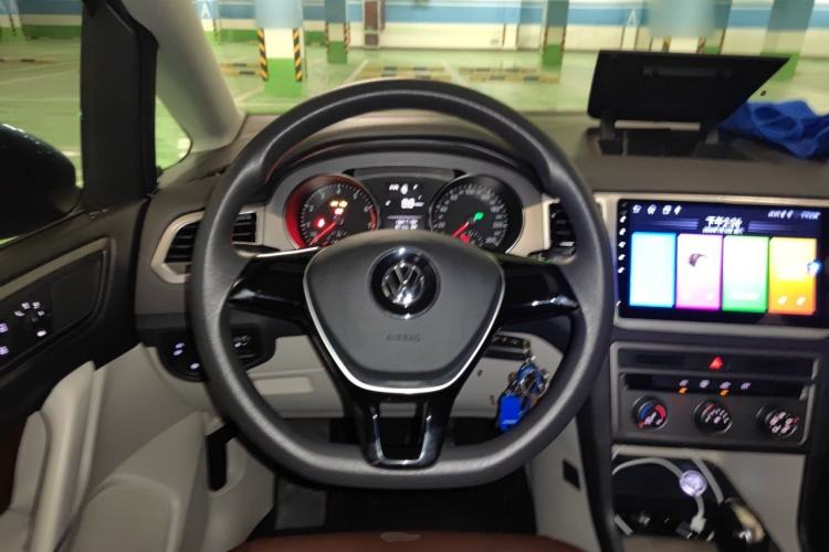 Used Volkswagen Golf Sportsvan 2016 1.6L Automatic Comfort Model Steering Wheel