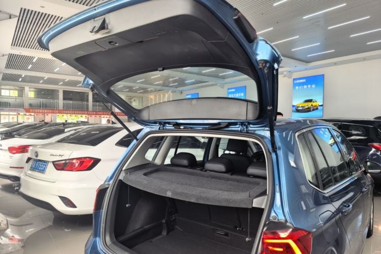 Used Volkswagen Golf Sportsvan 2016 1.6L Automatic Comfort Model Trunk