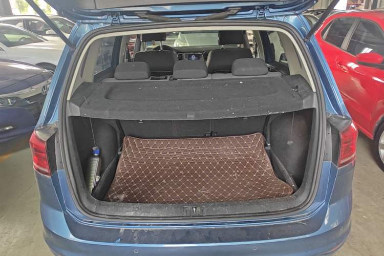 Used Volkswagen Golf Sportsvan 2016 230TSI Automatic Trend Edition Trunk