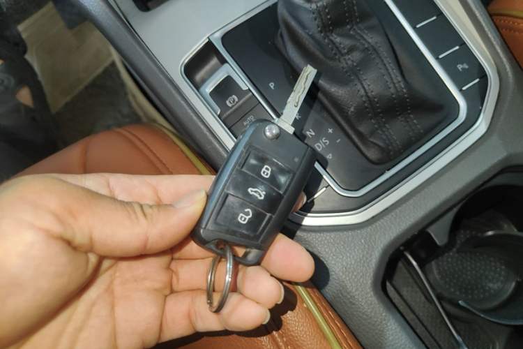 Used Volkswagen Golf Sportsvan 2016 230TSI Automatic Trend Edition Vehicle Key