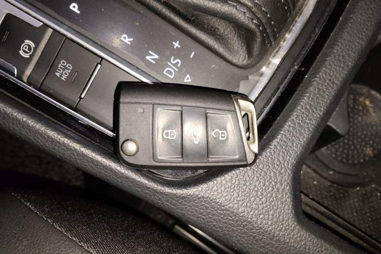 Used Volkswagen Golf Sportsvan 2016 230TSI Automatic Luxury Version Vehicle Key