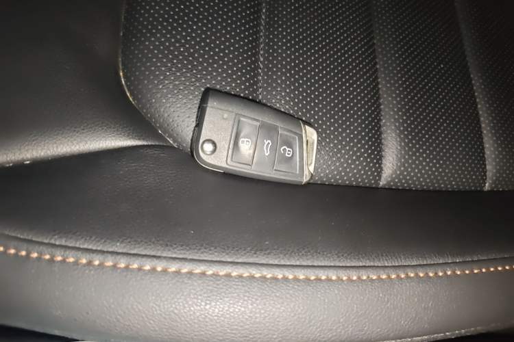 Used Volkswagen Golf Sportsvan 2016 230TSI Automatic Luxury Version Vehicle Key