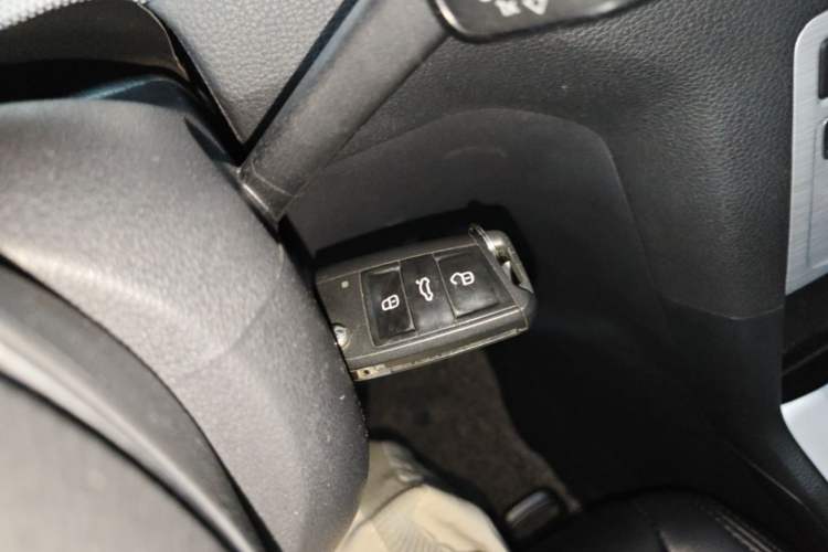Used Volkswagen Golf Sportsvan 2016 230TSI Automatic Trend Edition Vehicle Key