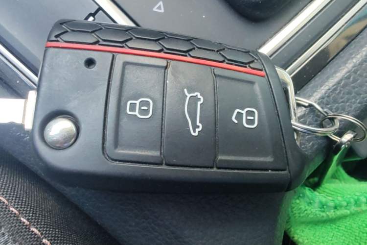 Used Volkswagen Golf Sportsvan 2016 230TSI Automatic Trend Edition Vehicle Key