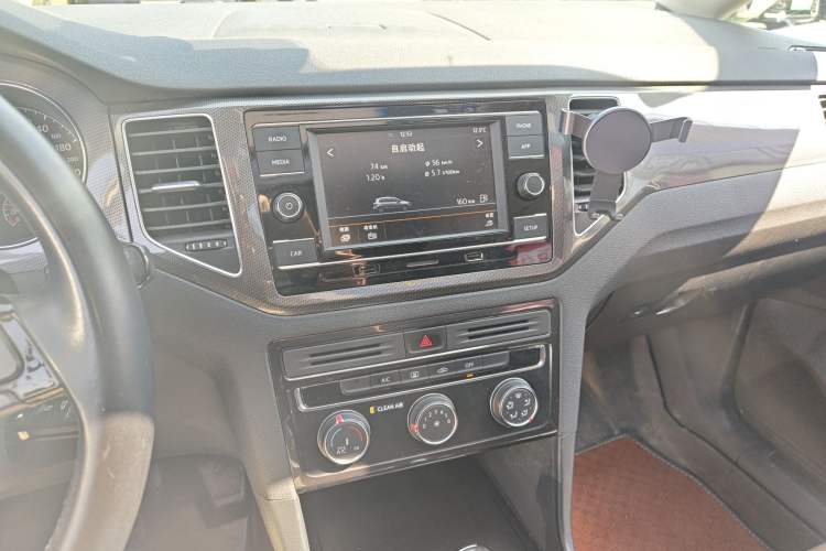 Used Volkswagen Golf Sportsvan 2016 230TSI Automatic Trend Edition Audio And AC Panel