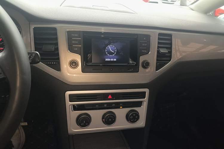 Used Volkswagen Golf Sportsvan 2016 230TSI Automatic Trend Edition Audio And AC Panel